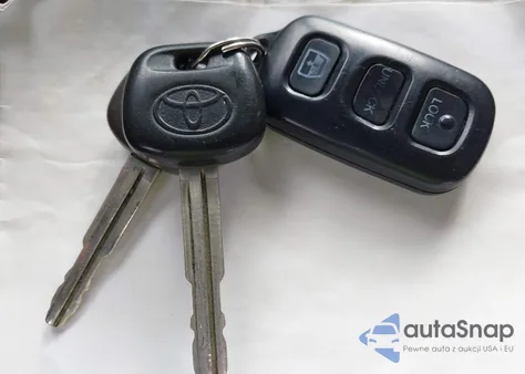 2004 Toyota Sequoia Limited V8 z USA, uszkodzony, nr VIN 5TDBT48A14S228810